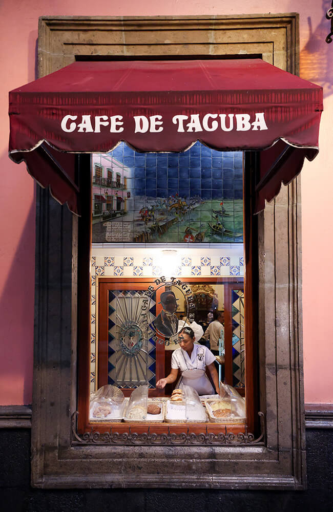 Ventana del restaurante Caf&eacute; de Tacuba