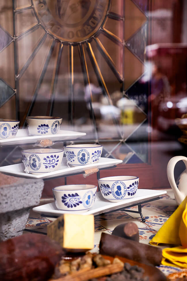 Vitrina del restaurante Caf&eacute; de Tacuba